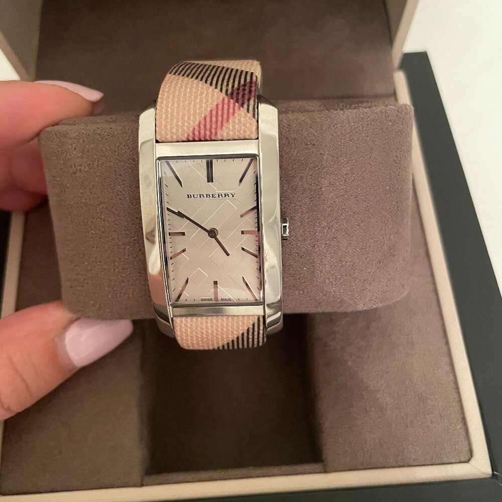 Burberry Watch (Brand New)